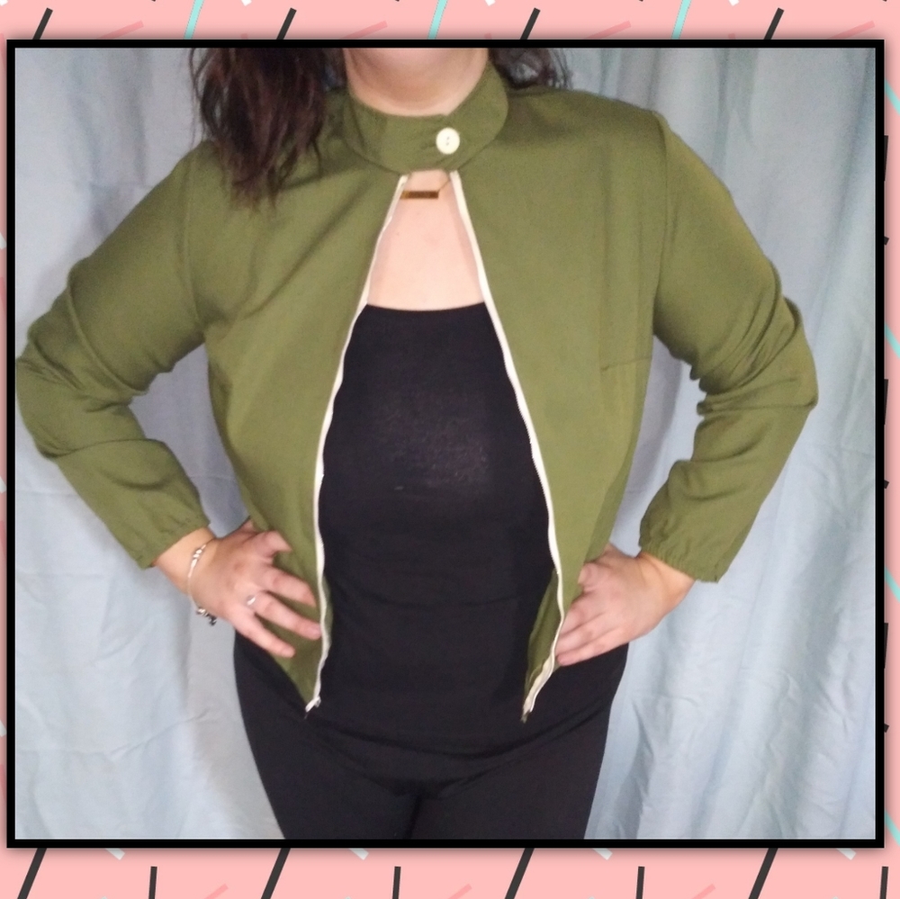 Army green canvas material mid rise jacket